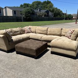 Large sectional w/ Ottoman