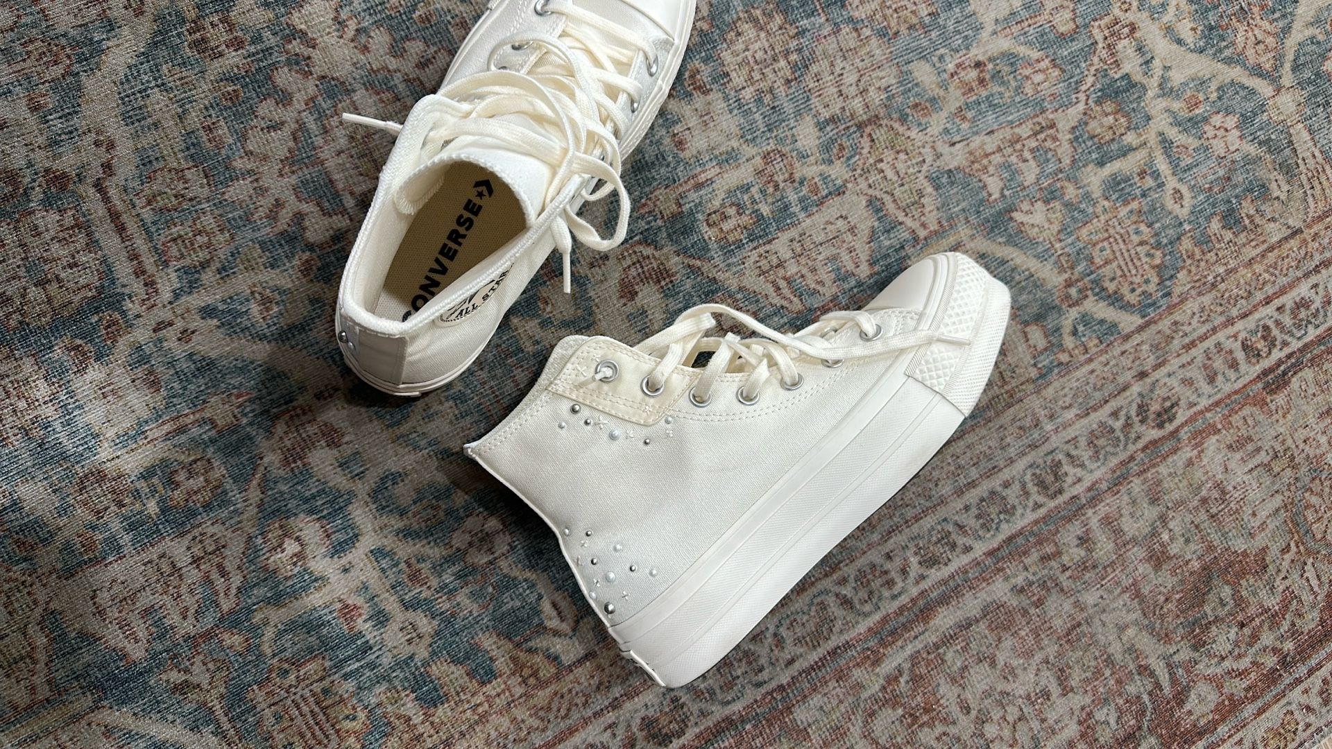 Women Converse Size 7 