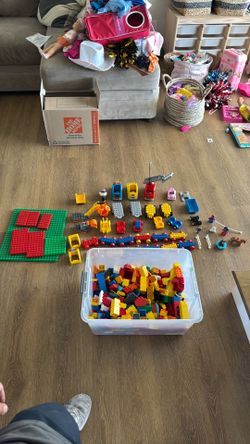 Large LEGO Duplo Lot w/ Vehicles, Base Plates & Figures – 100+ Pieces