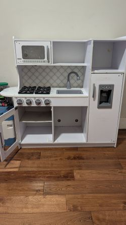 Melissa & Doug Wooden Chef’s Pretend Play Toy Kitchen