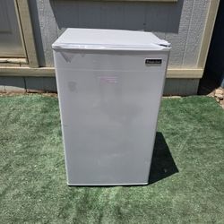 Magic Chef Mini Fridge 