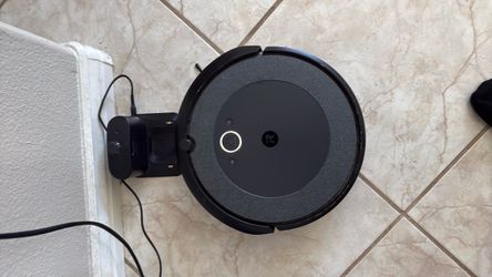Roomba i3 w/home docking station