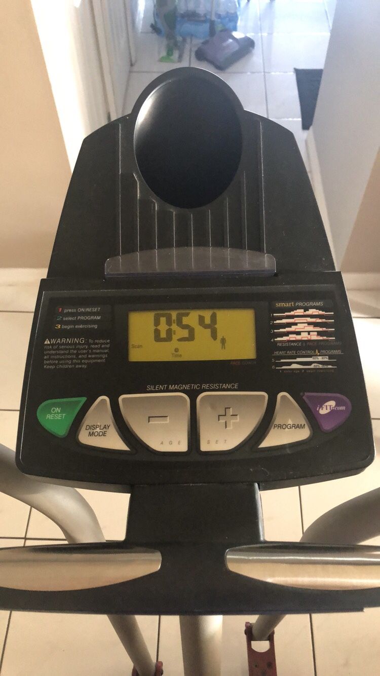 ProForm 750 Cardio CrossTrainer Elliptical for Sale in Miami FL OfferUp