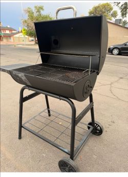 ** VERY CLEAN INSIDE CHARCOAL BBQ GRILL
