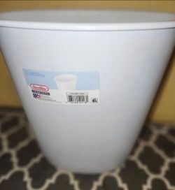 Small Sterilite 1.5 Gallon Trashcan