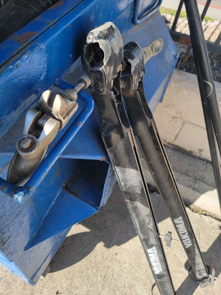 Yakima Rooftop Universal Mount Bike Carrier Rack Pair 2 Trays 47"