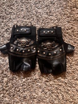 Black Fingerless Gloves with Skull Studs