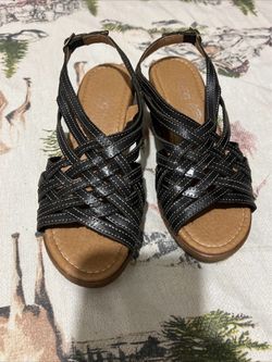 Women sandals size 7.5