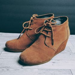 Tom's Women's Kala Desert Wedge Brown Suede Ankle Boots ~ Size 6.5