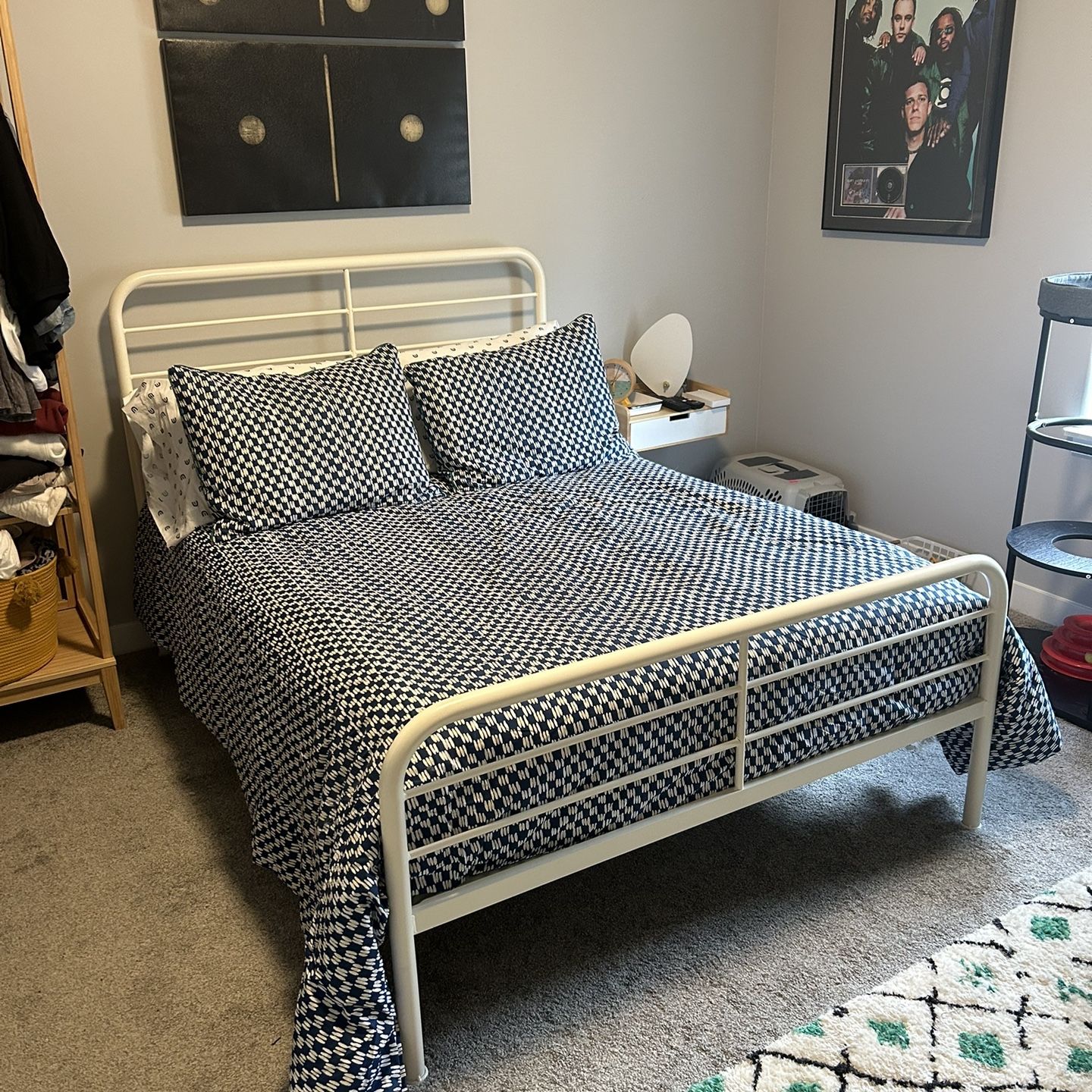 White Metal Retro Full Size Bed