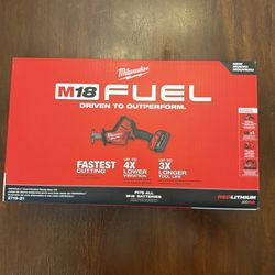 Milwaukee M18 FUEL HACKZALL/SAWZALL Reciprocating Saw Kit with Charger and Battery