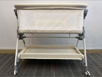 Baby Crib Bassinet Bedside Sleeper with Wheels (brand new in box)