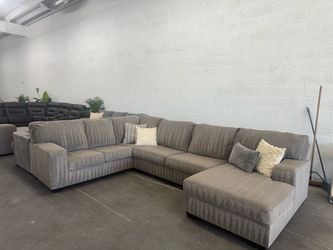 Free Delivery* Like New Gray Sectional Sofa with Chaise!