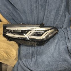 2021 2023 BMW 530i driver side headlight
