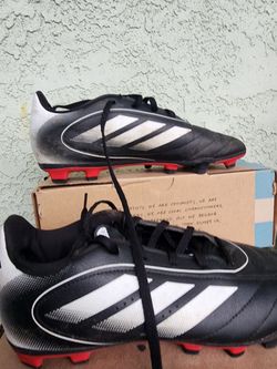 Soccer shoes