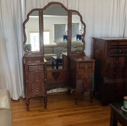 Beautiful vintage vanity