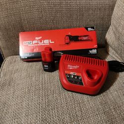 M12 FUEL 12V Lithium-Ion Cordless Oscillating Multi-Tool battery 1.5ah and charger 