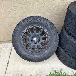 (4) XD Series Wheels and Tires