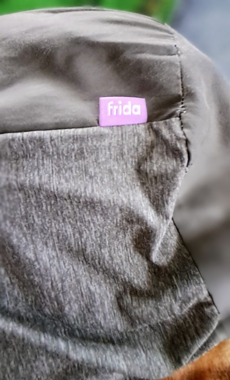 Frida Mom Pregnancy Pillow/Frida Mom Almohada de embarazo