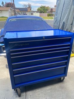 Beautiful 7 drawer snap on tools roll away. Tool box Dodgers Blue $1000