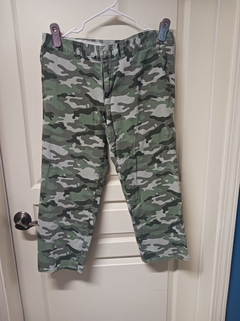 Camo Capris