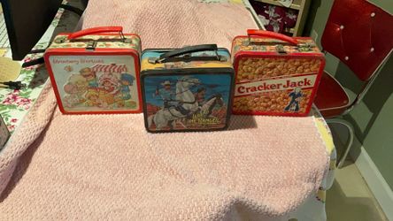 Three vintage lunchbox, long Ranger strawberry shortcake and cracker Jack toy collectible all for one price