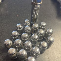 Gorilla Small Diameter 1/2” Thread Lug Nuts With  Lock Key