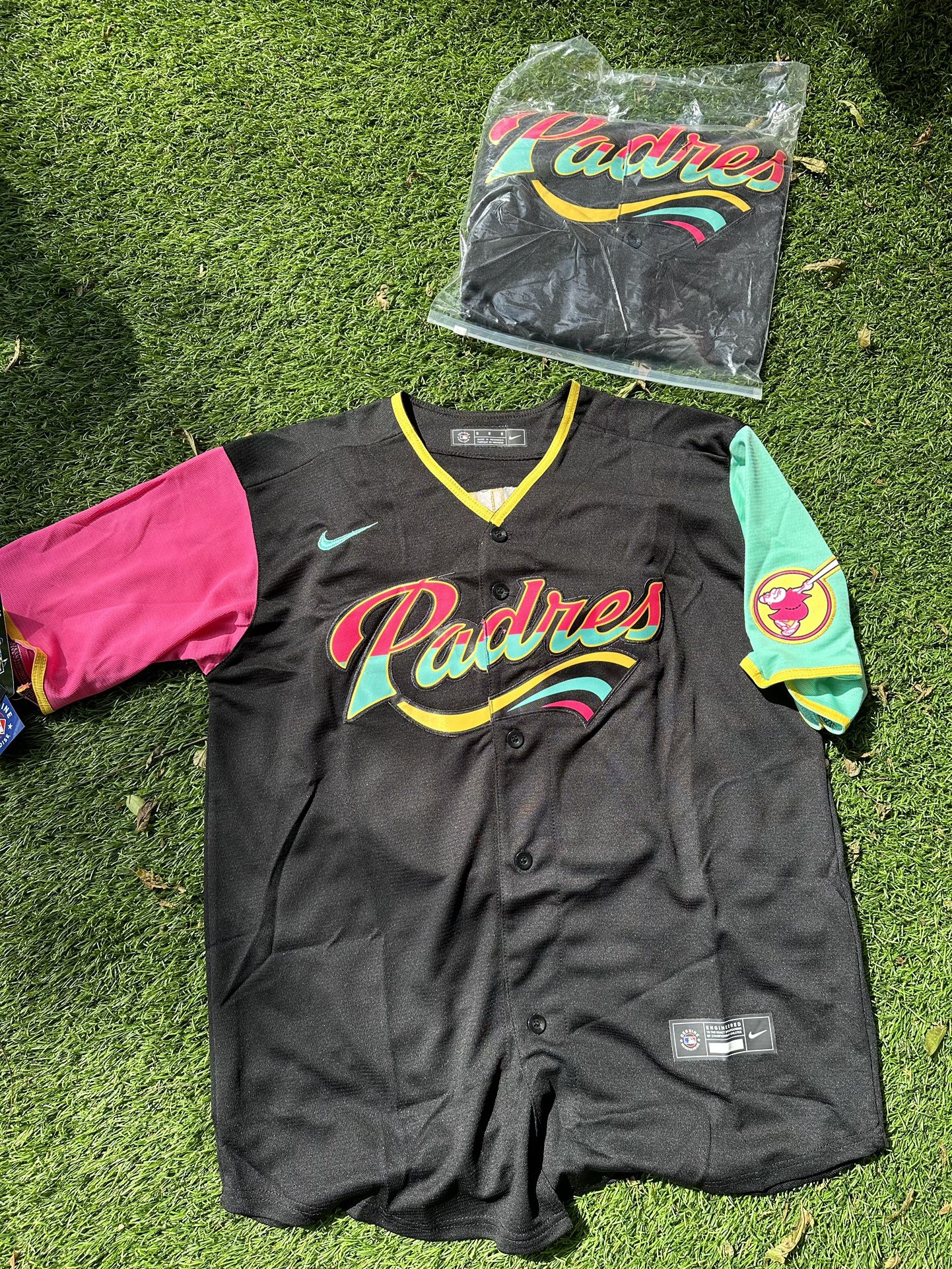 PADRES BLACK CITY CONNECT for Sale in San Diego, CA - OfferUp