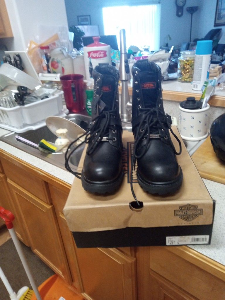 Boots. Men's Size 8 5. New Harley.