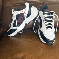 Men Nike  Air Monarch Size 10 4E Width 