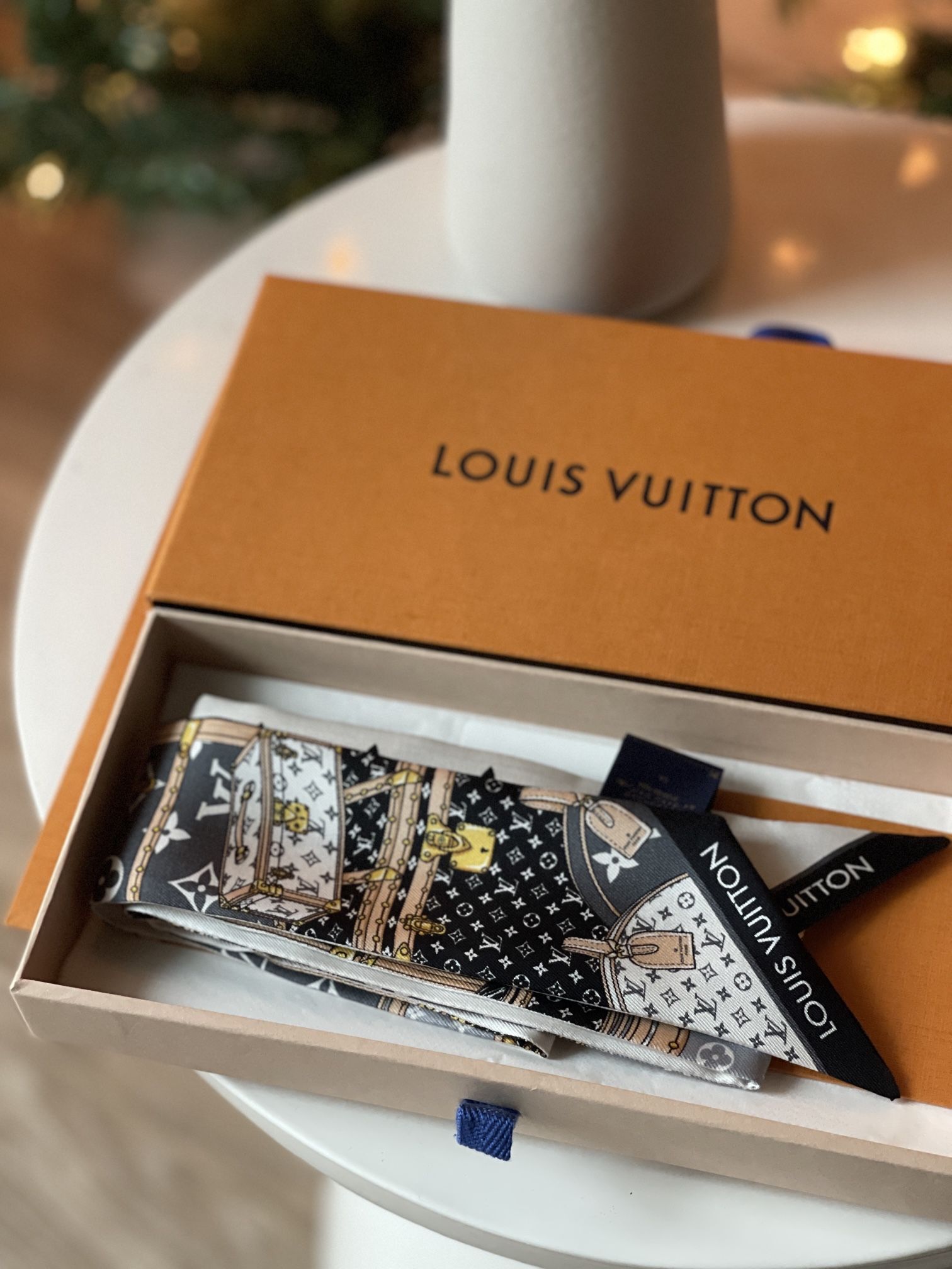 โผ๏ธBrand-new Louis Vuitton BB Bandeau Scarf, tax free