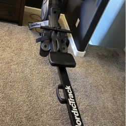 NordicTrack RW900 Rower (22” HD Screen) - Excellent Condition