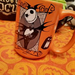 different types of very nice mugs perfect for halloween

 $15 cada una 
$15 each

diferentes tipos de tazas muy bonitas perfectas para halloween

 👻