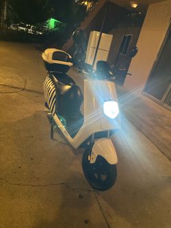 Zebra electric moped
