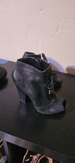 Vince Camuto Size 6.5 Black Ankle High Heels With Laces 