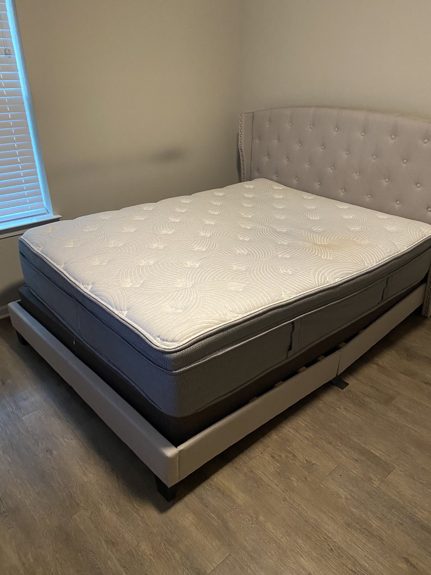 1 Year Old Queen Size Head Board Bed Frame And Mattress With Box Spring  