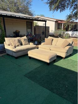 (🚛FREE DELIVERY!🚛) Sofa Set W/ Ottoman. For Sale! In Great Condition!