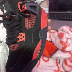 Jordan 4s Red Thunders