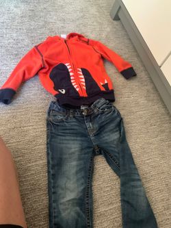 Hudson 3T Jeans and sweatshirt