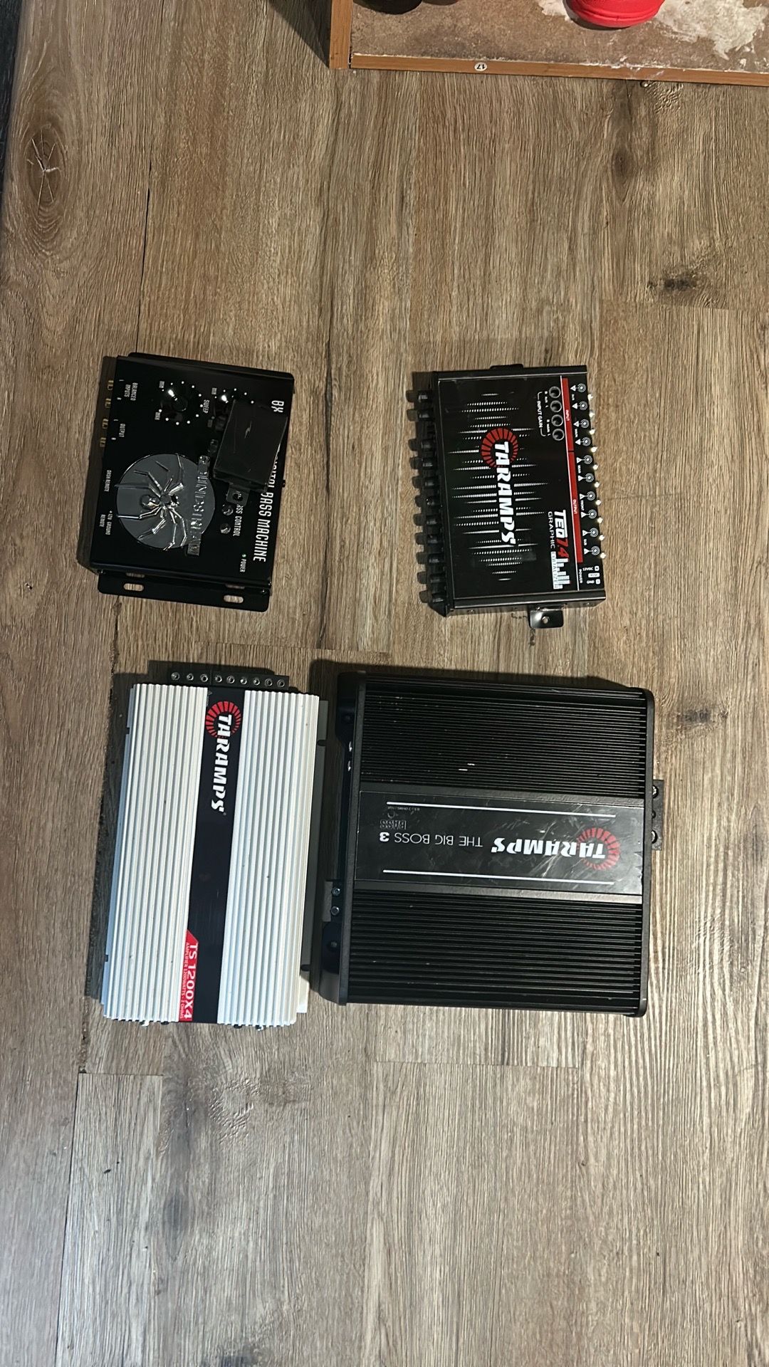 Amps, equalizer, epicentro