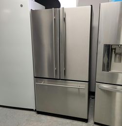 Stainless French Door Fridge – Clean, Bottom Freezer, 36”