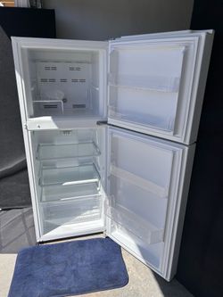 Whirlpool Refrigerator top Freezer and fridge