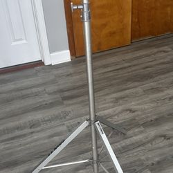 Studio Lighting Tripod  🎥 💡 🎞️ 