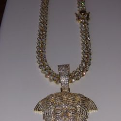 Chain & Medusa Pendant 14k Gold Plated Doesn't Loses 