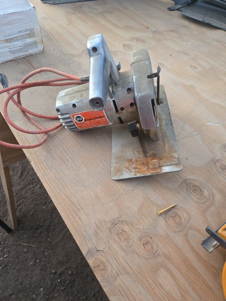 Black And Decker Circular Saw