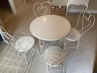 Vintage Ice Cream Table And 4 Chairs