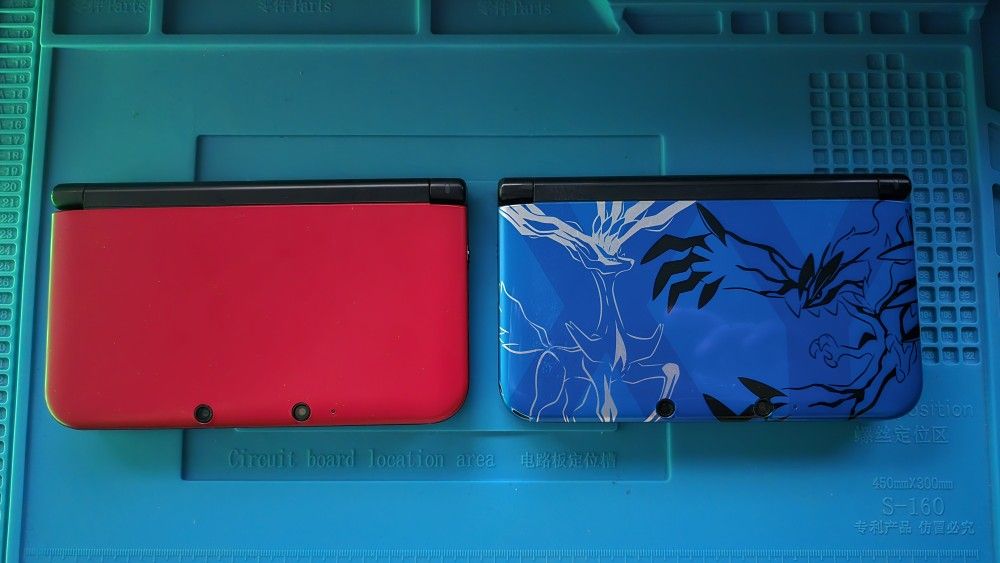 2- 3DS XL'S