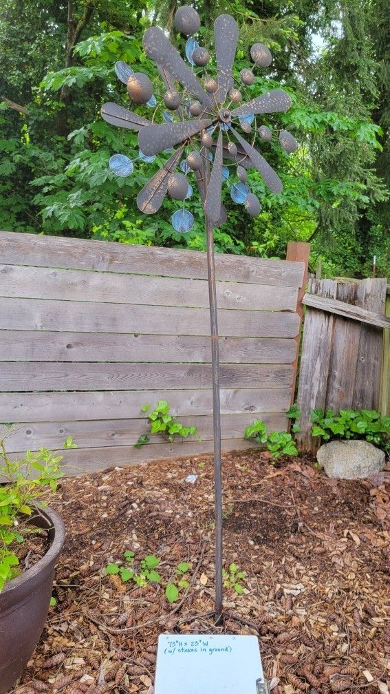 Garden Art Spinning Wheel