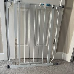Extra tall Regalo White Baby Safety Gate