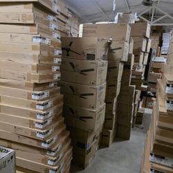 Persianas imitacion de madera 32x60 blancas 2 in nuevas $25 cada persiana 
Solo tengo 32x60 
Las persianas son de la marca Champions 
Nuevas incluyen 